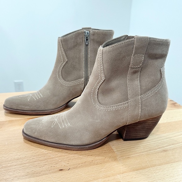 Dolce Vita Shoes - Dolce Vita Silva Suede Bootie western country size 9.5